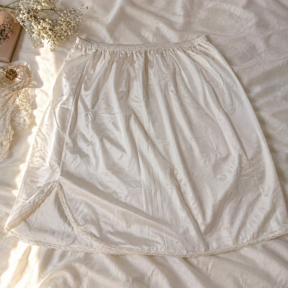 Vintage White Slip skirt 70s Vanity Fair white satin half slip size small